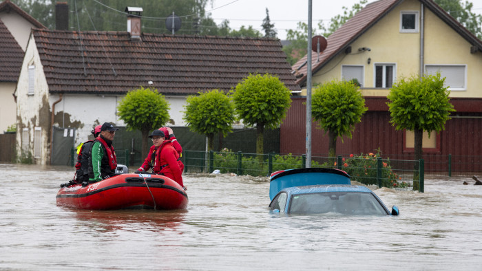 Meghalt egy tűzoltó árvízi mentőakció közben Németországban