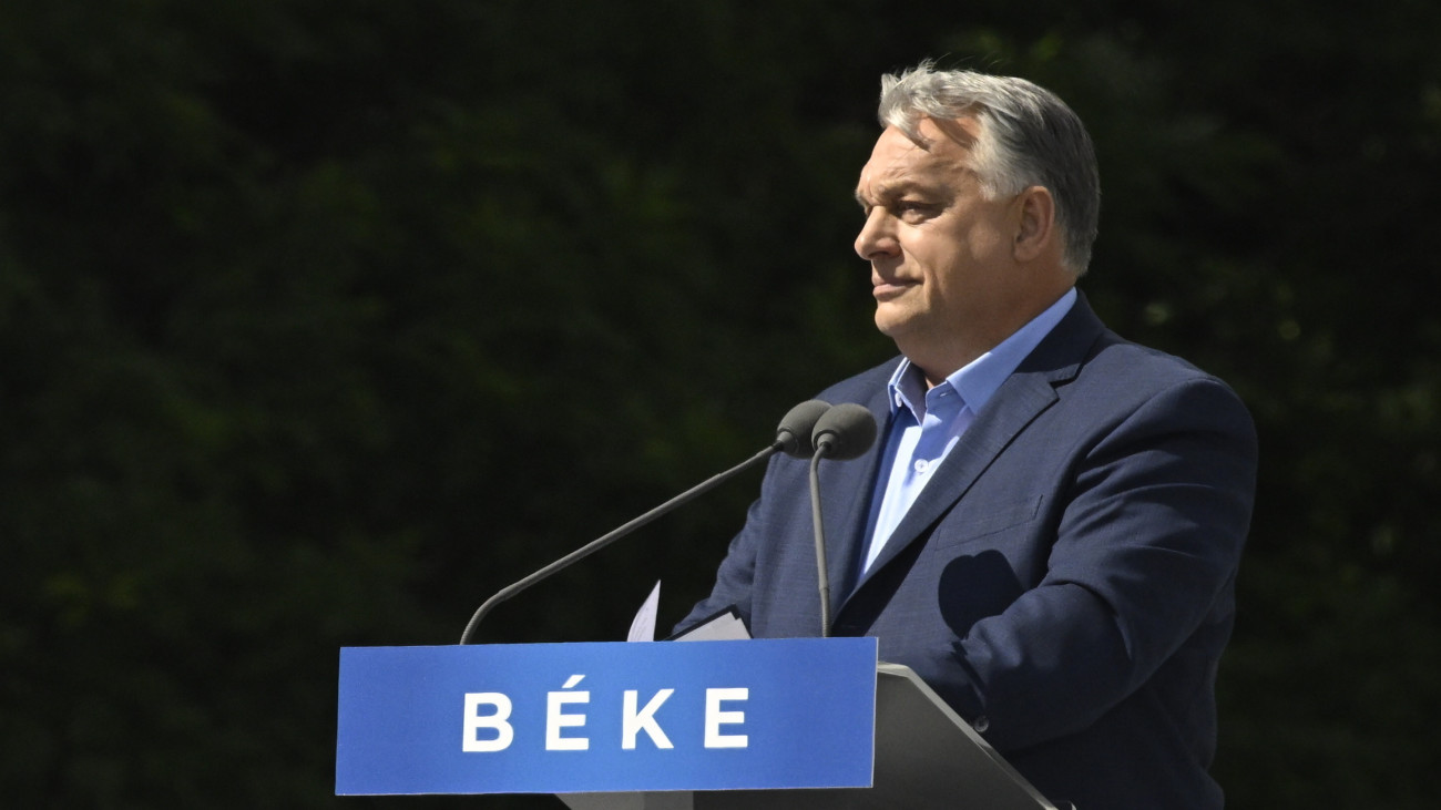 Orbán Viktor miniszterelnök beszédet mond a Civil Összefogás Fórum - Civil Összefogás Közhasznú Alapítvány (CÖF-CÖKA) Békemenetén a margitszigeti nagyréten 2024. június 1-jén.