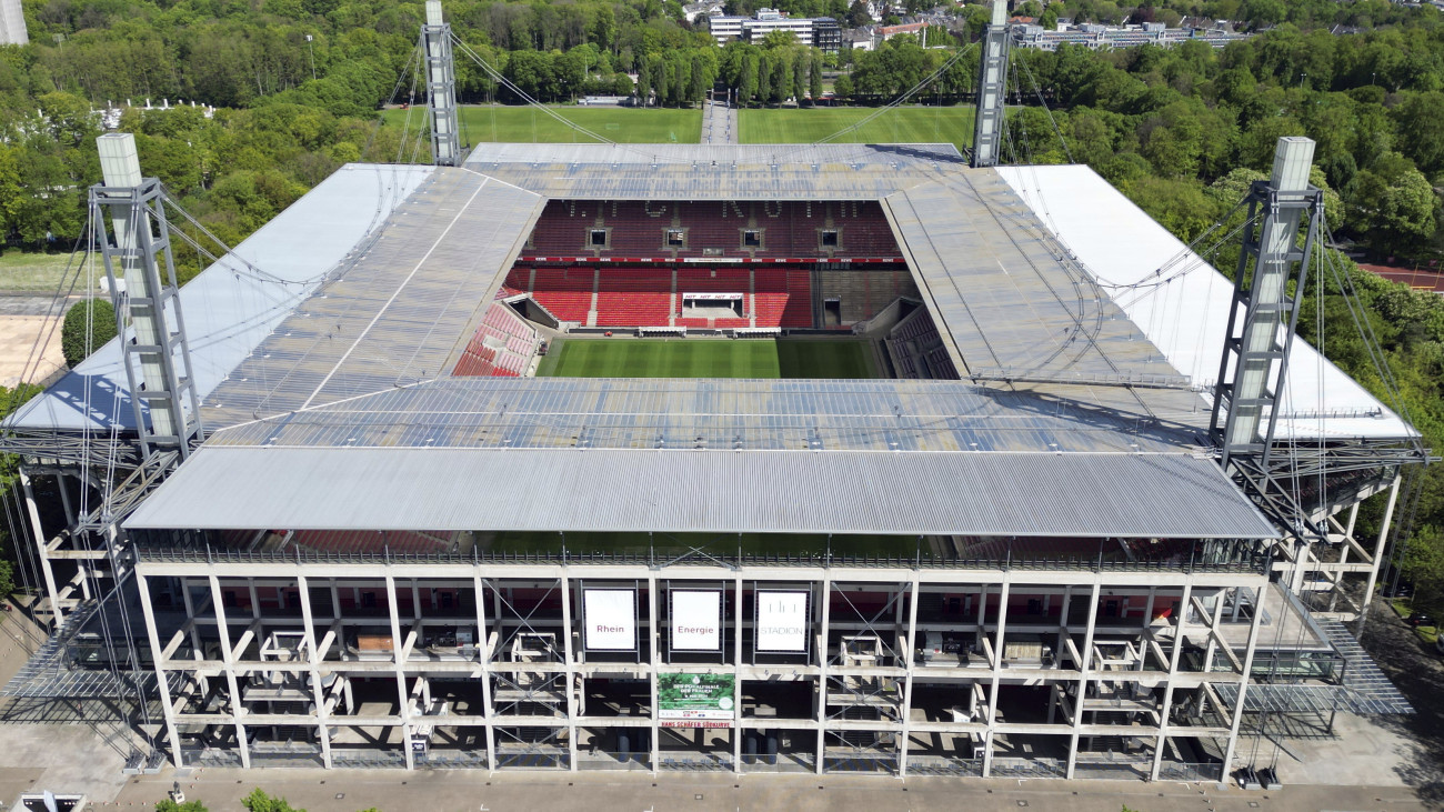 A kölni RheinEnergieStadionról készült kép 2024. május 28-án. A stadion – amely a német első osztályú labdarúgó-bajnokságban szereplő 1. FC Köln otthona – öt mérkőzésnek ad majd otthont a 2024-es labdarúgó-Európa-bajnokság idején. A tornát 2024. június 14. és július 14. között rendezik Németországban.