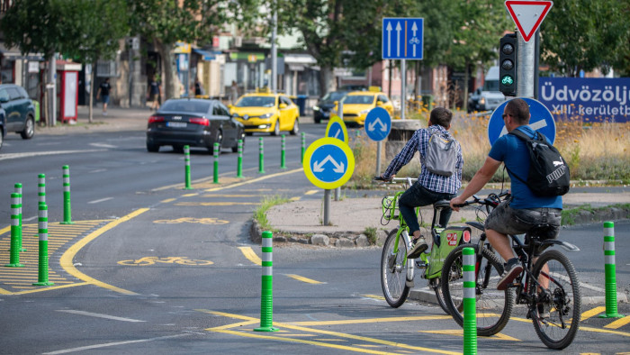 Több útszakaszon is újdonsággal szembesülhetnek a fővárosi bringások