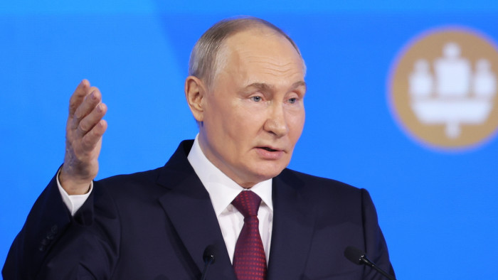 Rakétarendszerek fejlesztését jelentette be az orosz elnök