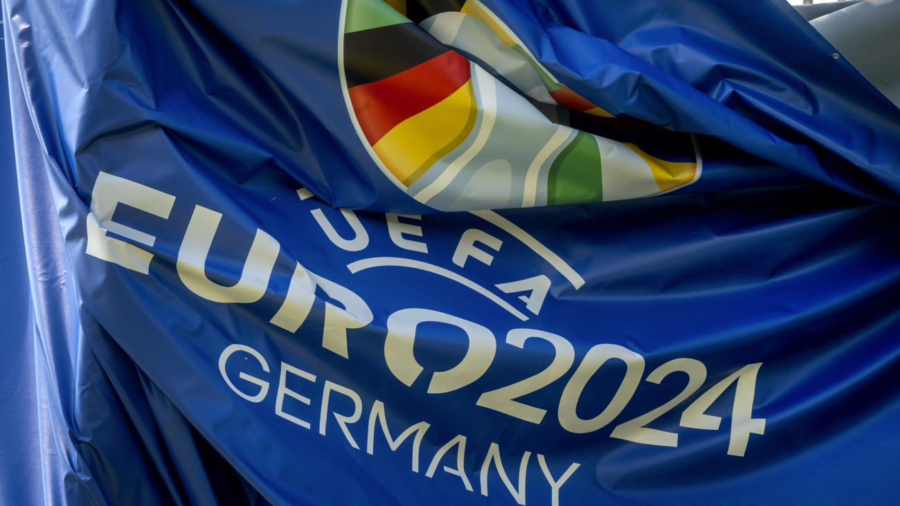 A 2024-es labdarúgó-Európa-bajnokság szurkolói zónájának dekorációja Frankfurtban 2024. június 7-én. A tornát 2024. június 14. és július 14. között rendezik Németországban.