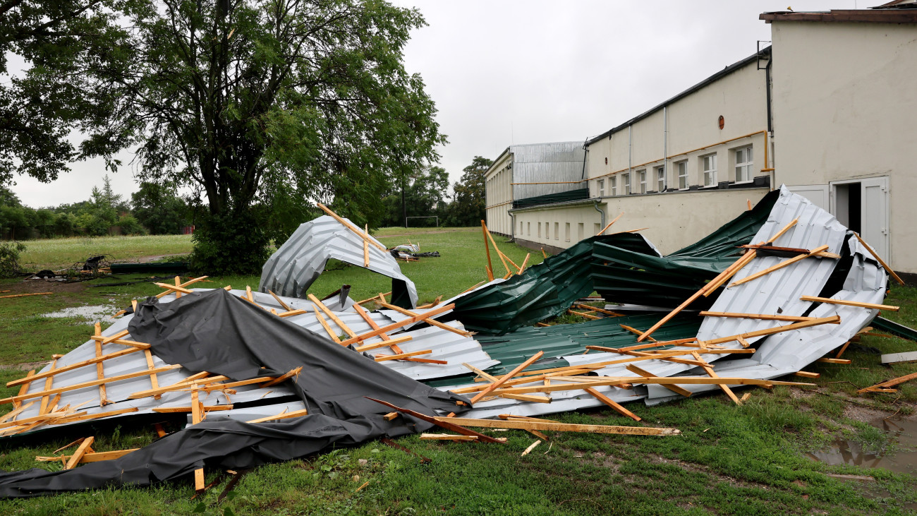 Az éjszakai vihar megbontotta az Miskolci Vasutas Sport Club (MVSC) sporttelepe épületének tetőszerkezetét Miskolcon 2024. június 10-én. Hevesebb zivatarok kialakulása miatt Jász-Nagykun-Szolnok és Hajdú-Bihar vármegyére másodfokú (narancs) figyelmeztetést adott ki június 9-én a HungaroMet Zrt.