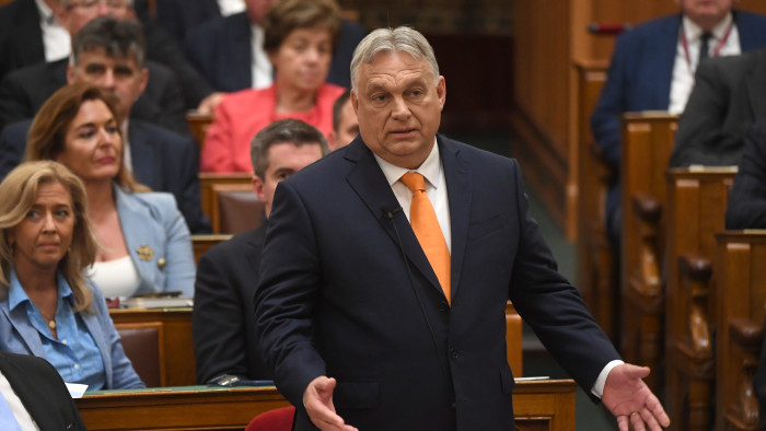 A választás másnapján az ellenzék kérdéseire válaszolt Orbán Viktor