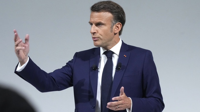 Macron kígyót-békát kiáltott Le Penékre, és összefogásra szólított