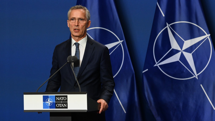 Jens Stoltenberg: a NATO-nak Kínát is szankcionálnia kellene az oroszok támogatásáért