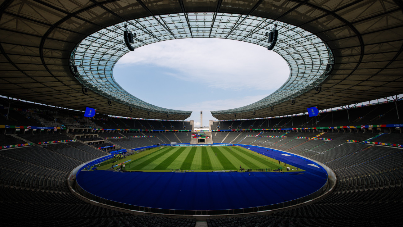 A berlini Olimpiai Stadion a sajtóbejárás napján, 2024. június 7-én. A stadion hat mérkőzésnek, köztük az egyik nyolcaddöntőnek és a döntőnek ad majd otthont a 2024-es labdarúgó-Európa-bajnokság idején. A tornát 2024. június 14. és július 14. között rendezik Németországban.