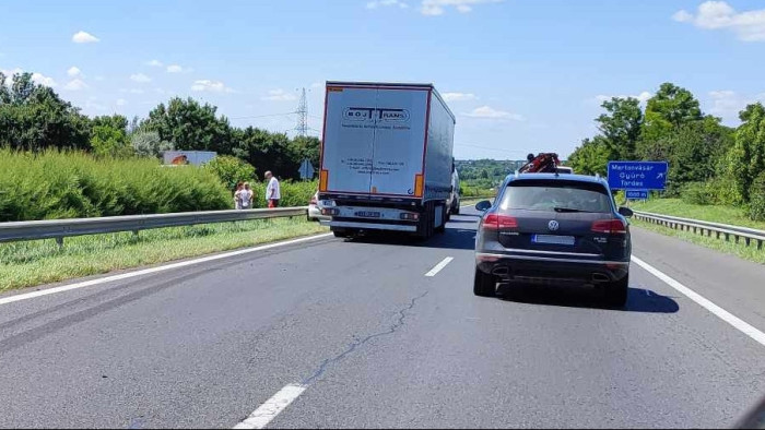 Egymás után több baleset az M7-esen – hatalmas a torlódás