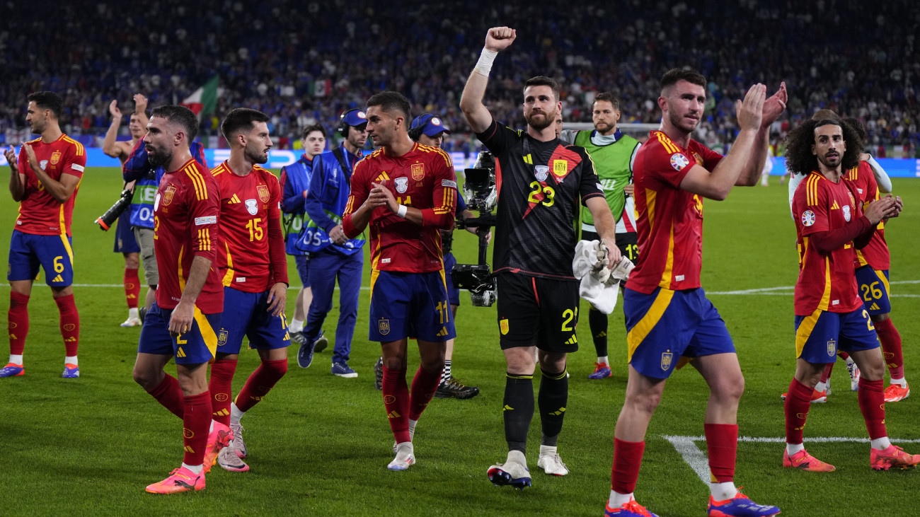 Spanyol győzelem és továbbjutás a B csoport rangadóján