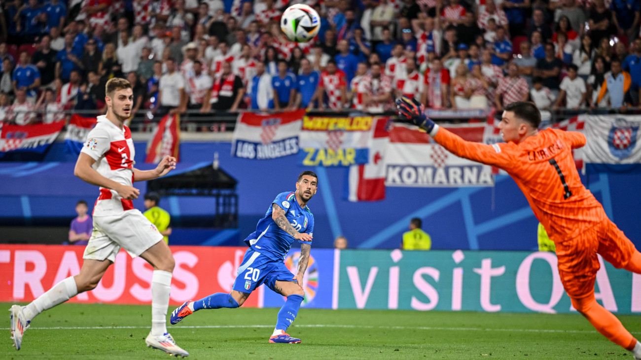 LEIPZIG, GERMANY - JUNE 24: Mattia Zaccagni of Italy scores his teams first goal during the UEFA EURO 2024 group stage match between Croatia and Italy at Football Stadium Leipzig on June 24, 2024 in Leipzig, Germany. (Photo by Harry Langer/DeFodi Images via Getty Images)