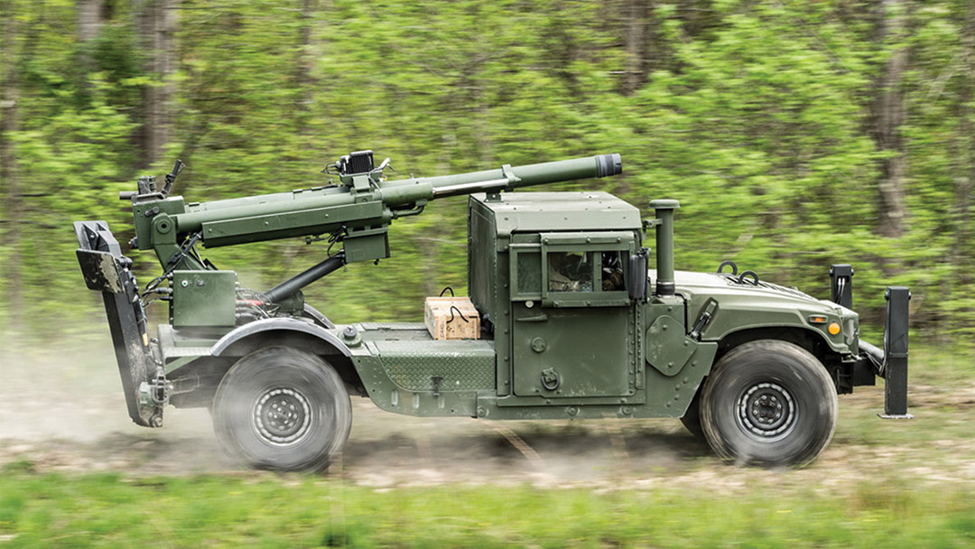 Humvee 2-CT Hawkeye, amerikai önjáró löveg. Forrás: AM General