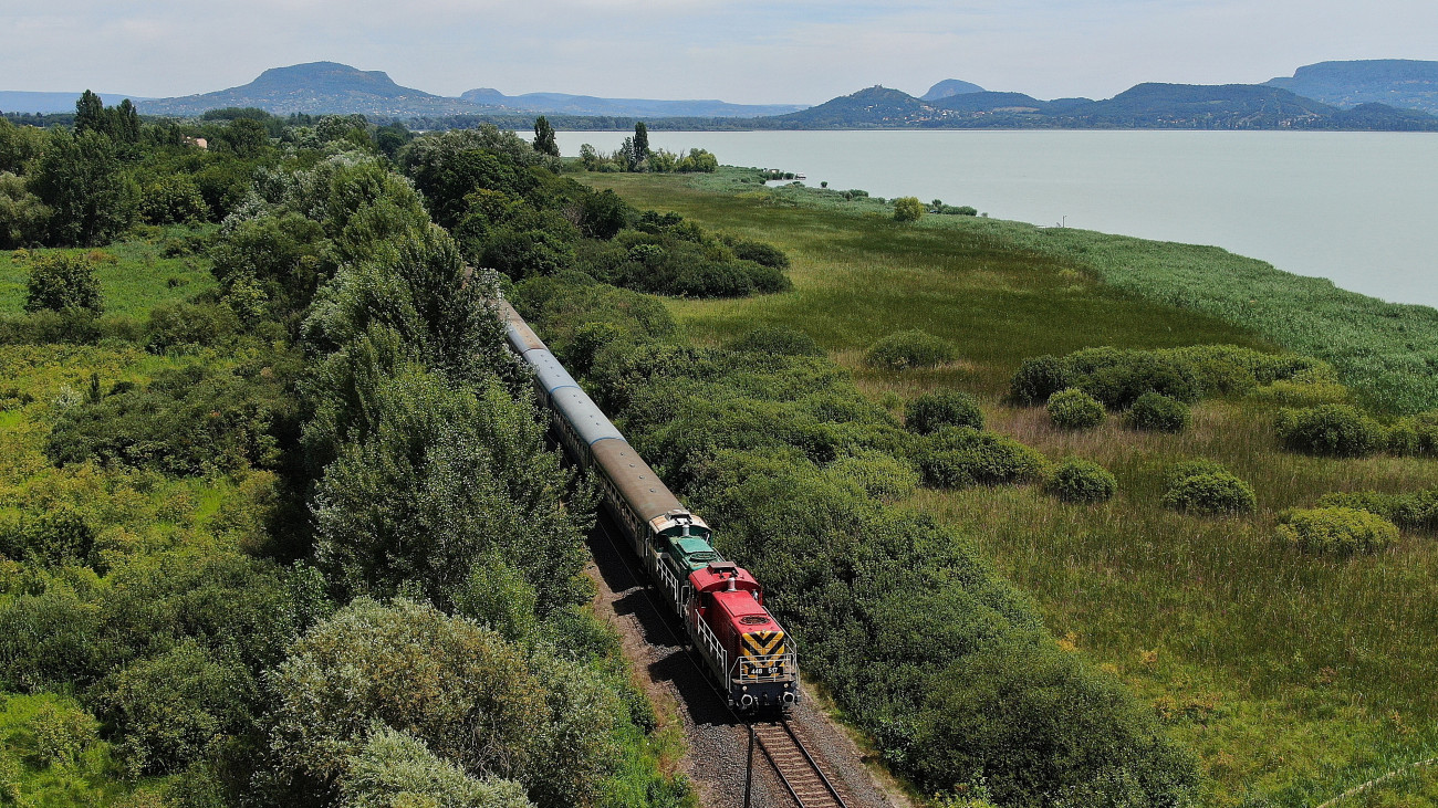 Valamilyen okból ismét padlóra került a MÁV