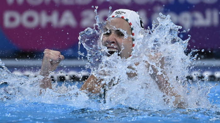 Elkalapálták az olimpiai- és világbajnokot a női pólósaink