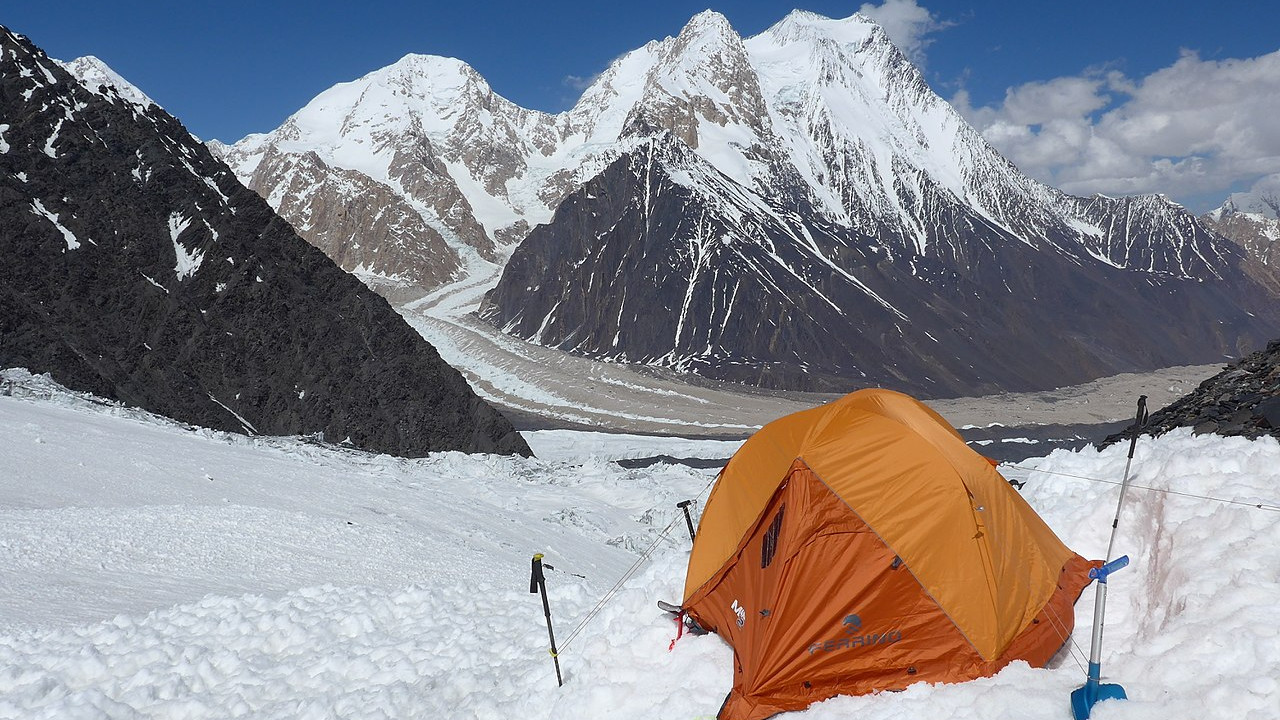 Istor-o-Nal hegy Pakisztánban, a Hindukus hegységben. Legmagasabb pontja 7403 m. Forrás: Wikipédia