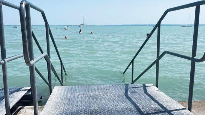 Újabb belépődíjas strandok a Balaton északi partján, ahol nem kell fizetni