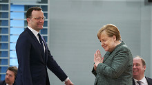 Három kemény oldalvágást kapott volt miniszterétől Angela Merkel a 70. születésnapjára