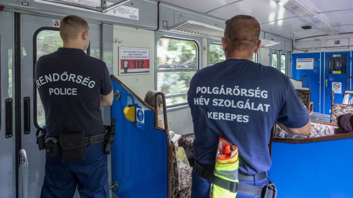 Megszállták a rendőrök a legveszélyesebb budapesti járatot