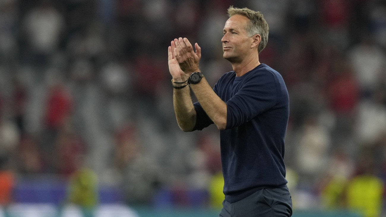 Kasper Hjulmand dán szövetségi kapitány a 2024-es németországi labdarúgó Európa-bajnokság C csoportja harmadik fordulójának Dánia-Szerbia mérkőzése után a müncheni Allianz Arénában 2024. június 25-én. A mérkőzés 0-0-ás döntetlennel végződött.