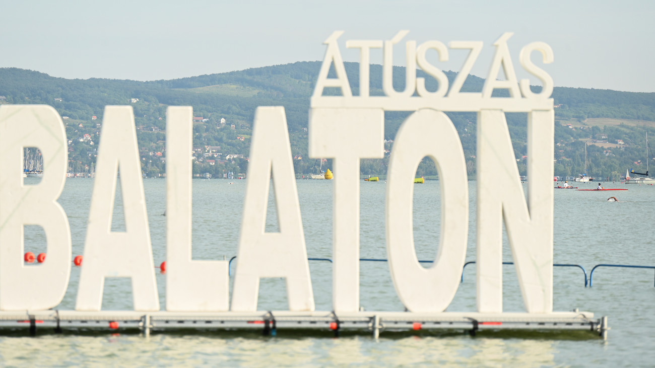 A 42. Lidl Balaton-átúszás balatonboglári célja 2024. július 21-én.