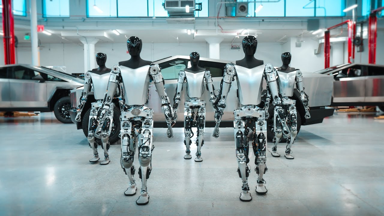 Optimus emberszabású robotok a Tesla egyik üzemében. Forrás: Tesla