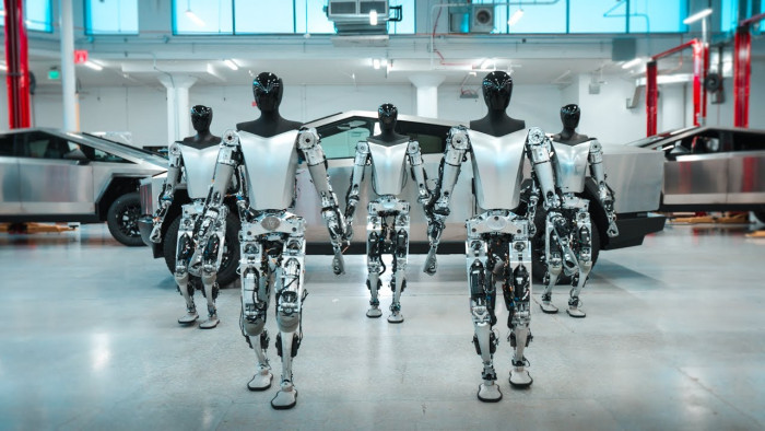 Emberszabású robotok építik hamarosan a Teslákat