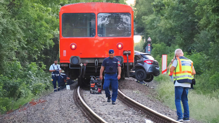 Két ember meghalt egy vasúti átjáróban