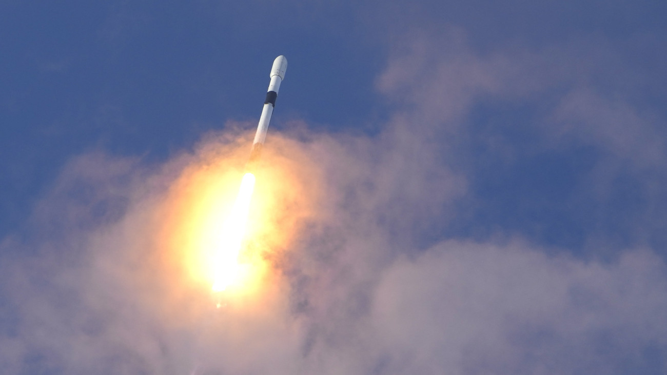 Felbocsátják a SpaceX amerikai űrkutatási magánvállalat Falcon 9 hordozórakétáját a légierő floridai, Cape Canaveral-i támaszpontjáról 2024. július 8-án. A rakéta Törökország első, hazai gyártású, Türksat 6A nevű kommunikációs műholdját juttatja a világűrbe.