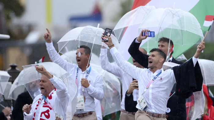 Az eső eláztatta minden idők legegyedibb olimpiai megnyitóját