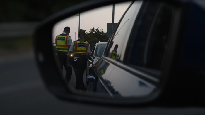 Lecsaptak a rendőrök az Árpád hídon – siralmas a mérleg
