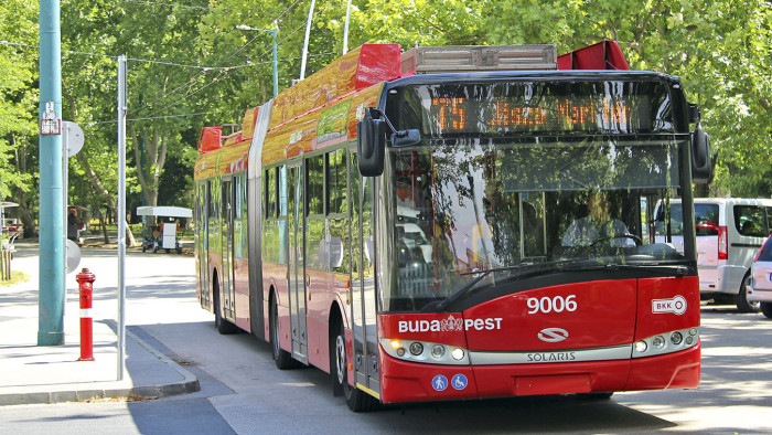 Ilyen se volt még Budapesten: az utasok dönthetik el, merre járjon a 75-ös troli