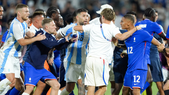 Majdnem botrányba fulladt a francia–argentin futballmeccs