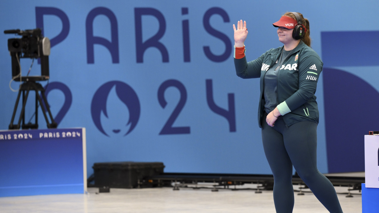Major Veronika a női sportpisztoly versenyszám döntőjében a 2024-es párizsi nyári olimpián a chateauroux-i lőtéren 2024. augusztus 3-án.