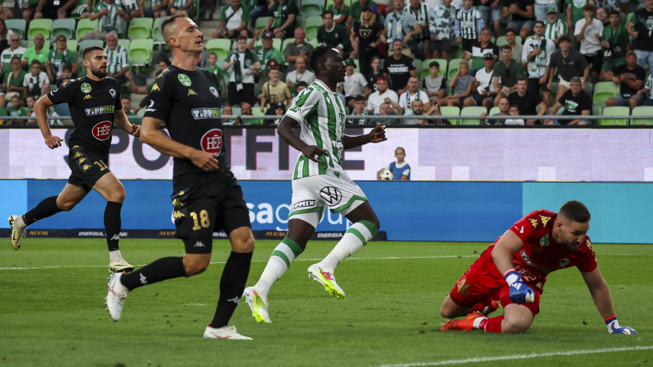 Adama Traoré, a Ferencváros (k) játékosának gólöröme a labdarúgó OTP Bank Liga második fordulójában játszott Ferencvárosi TC - Kecskeméti TE mérkőzésen a Groupama Arénában 2024. augusztus 3-án.