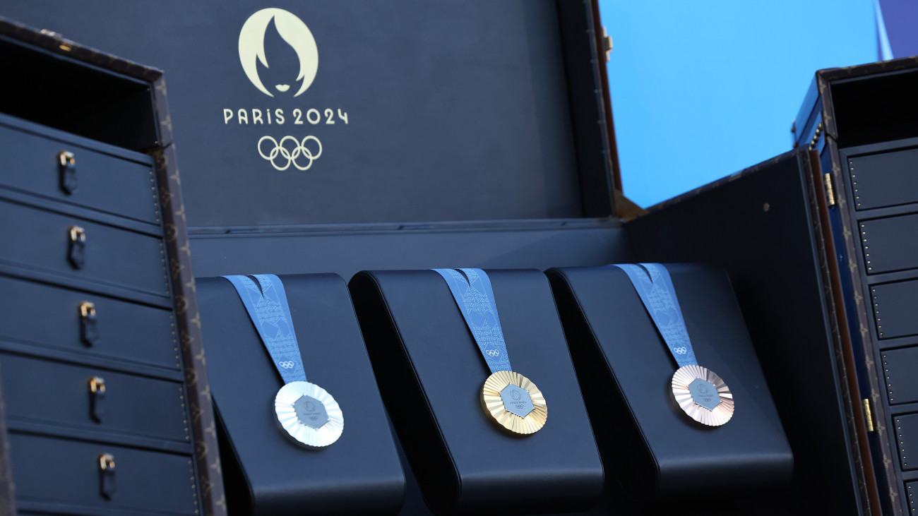 PARIS, FRANCE - AUGUST 05: A detailed view of a Bronze, Silver and Gold medal on display at Champions Park on day ten of the Olympic Games Paris 2024 on August 05, 2024 in Paris, France. (Photo by Arturo Holmes/Getty Images)