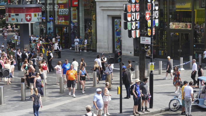 London turistaközpontjában késeltek, gyilkossági kísérlet a vád