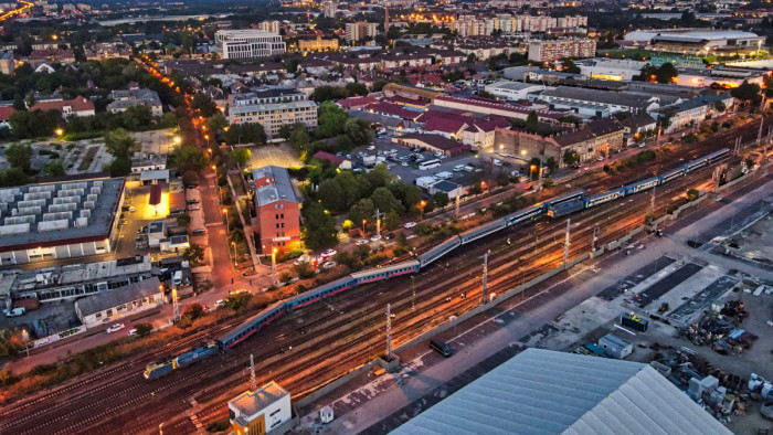 Kisiklott egy vonat a Keleti pályaudvarnál, jelentős korlátozások