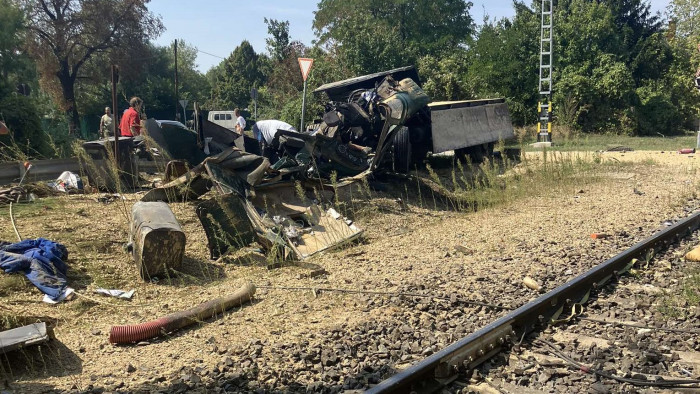 Teherautóval ütközött a vonat Polgárdinál