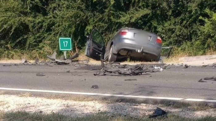 Négy autónak is nekimentek a Porschéval menekülő embercsempészek