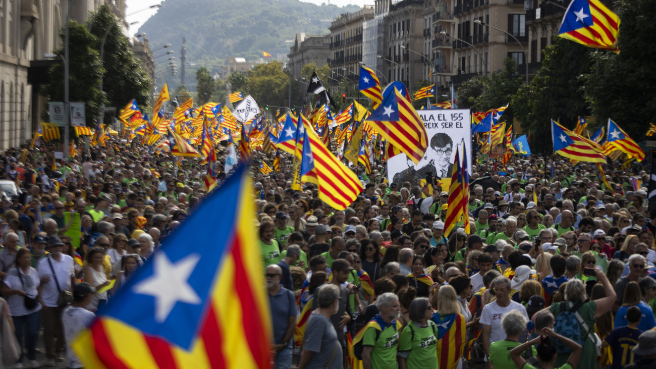 BARCELONA, SPAIN - SEPTEMBER 11: Participants march during the Diada celebrations, the national day of Catalonia, in Barcelona on September 11, 2024. Catalan independence supporters mark the Spanish regions commemorative day with separatists deeply divided and out of office in Catalonia for the first time in over a decade. (Photo by Adria Puig/Anadolu via Getty Images)