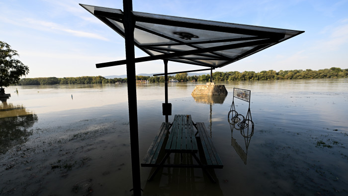 Nagybajcsnál tetőzik a Duna – Budapesten elmaradhat az új rekord