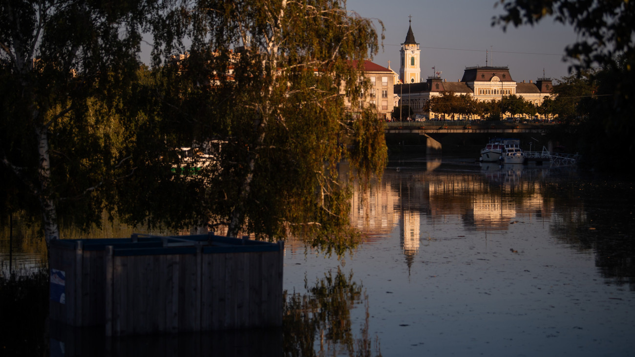 A megáradt Duna bajai mellékága, a Sugovica 2024. szeptember 23-án.