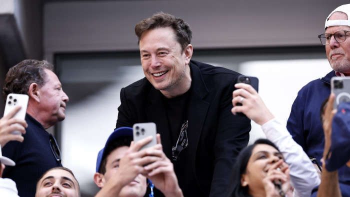 Elon Musk kissé berágott