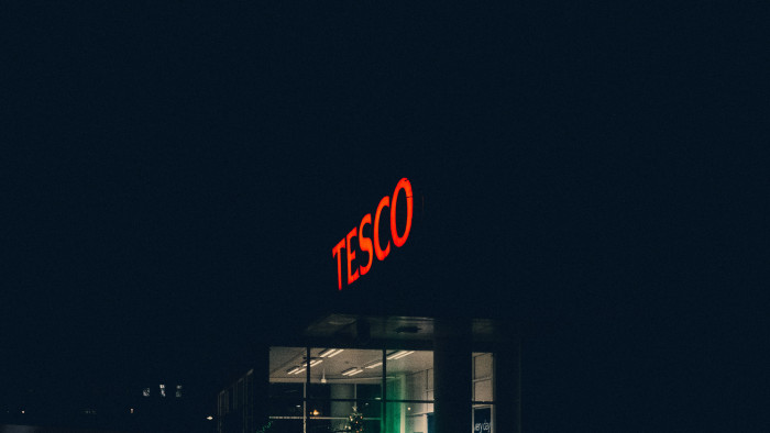 A tolvajok miatt robotokat állít hadrendbe a Tesco