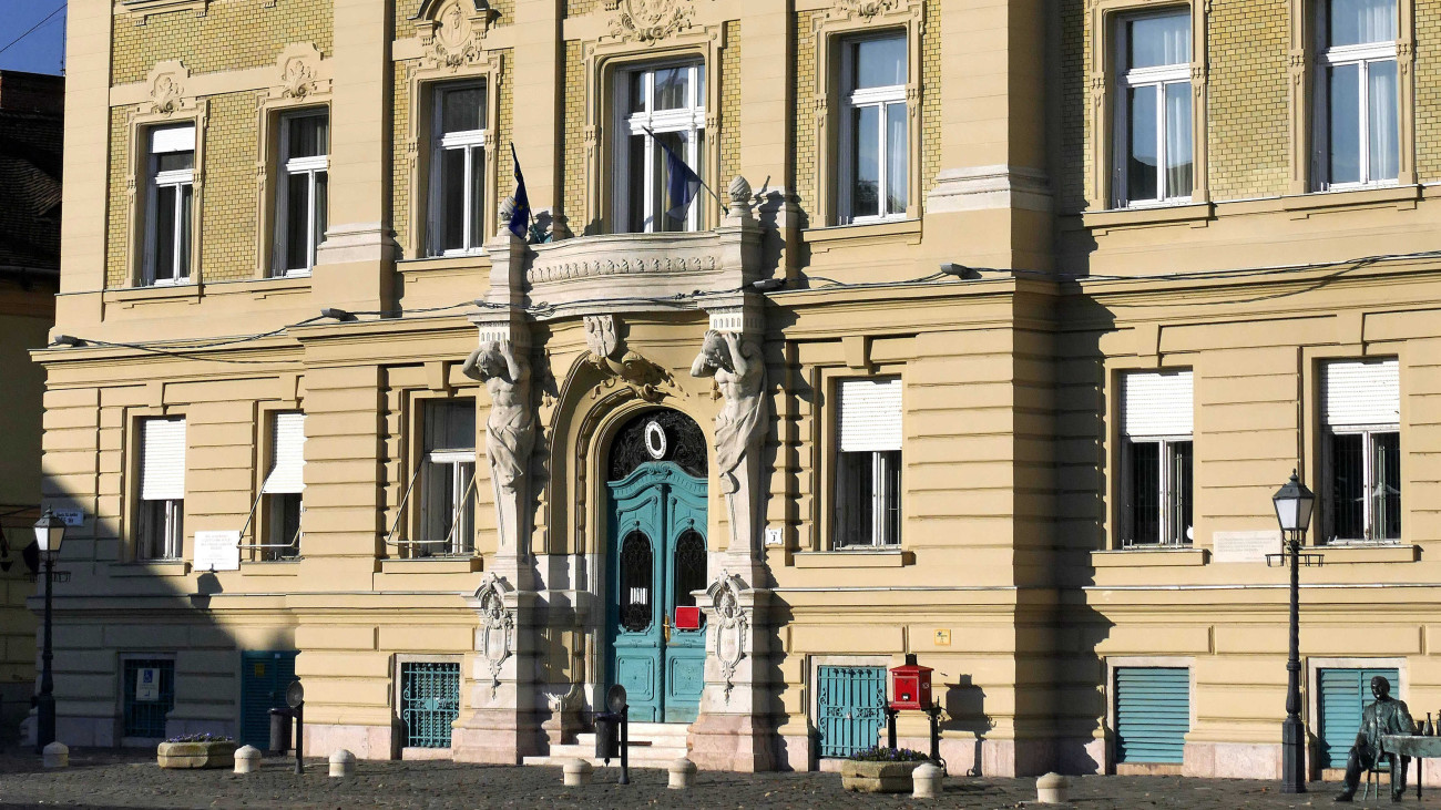 Budapest, 2020. november 7. A főváros III. kerületének Polgármesteri Hivatala, az 1906-ban épült Városháza Óbuda Fő téren. MTVA/Bizományosi: Jászai Csaba