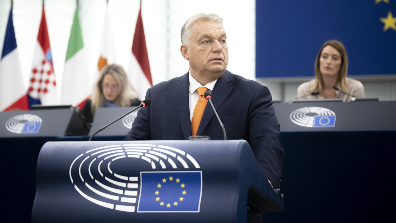 A Miniszterelnöki Sajtóiroda által közreadott képen Orbán Viktor miniszterelnök ismerteti a magyar uniós elnökség programját az Európai Parlament ülésén Strasbourgban 2024. október 9-én.