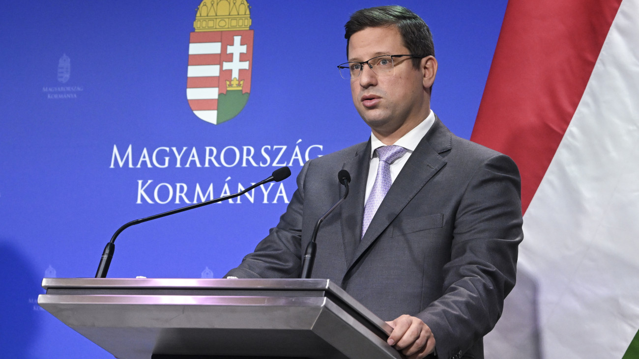 Gulyás Gergely, a Miniszterelnökséget vezető miniszter a Kormányinfó sajtótájékoztatón a Miniszterelnöki Kabinetiroda épületében 2024. október 16-án.