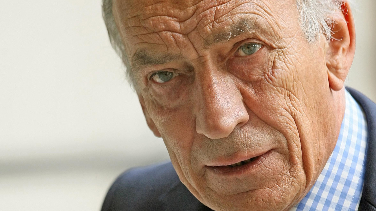 General Sir Mike Jackson arrives to give evidence at a hearing of the Iraq Inquiry, chaired by Sir John Chilcot, at the Queen Elizabeth II Conference Centre, in Westminster, central London.   (Photo by Dominic Lipinski/PA Images via Getty Images)