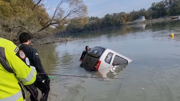 Egy nő halt meg Szentendrénél, miután a Dunába hajtott - videó