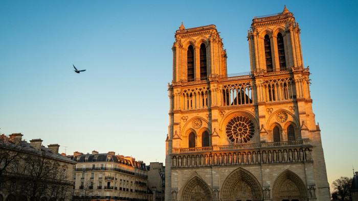 Átadták a felújított Notre-Dame-székesegyházat