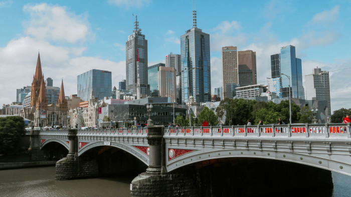 Két embert keresnek egy melbourne-i zsinagóga felgyújtása miatt